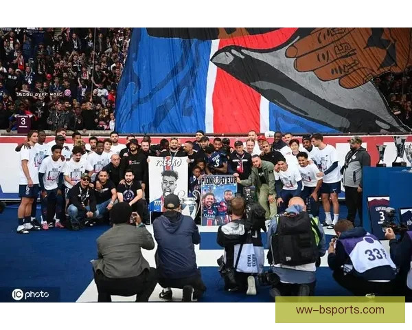 巴黎圣日耳曼宣布金彭贝因二次手术推迟回归赛场预计复出时间不确定